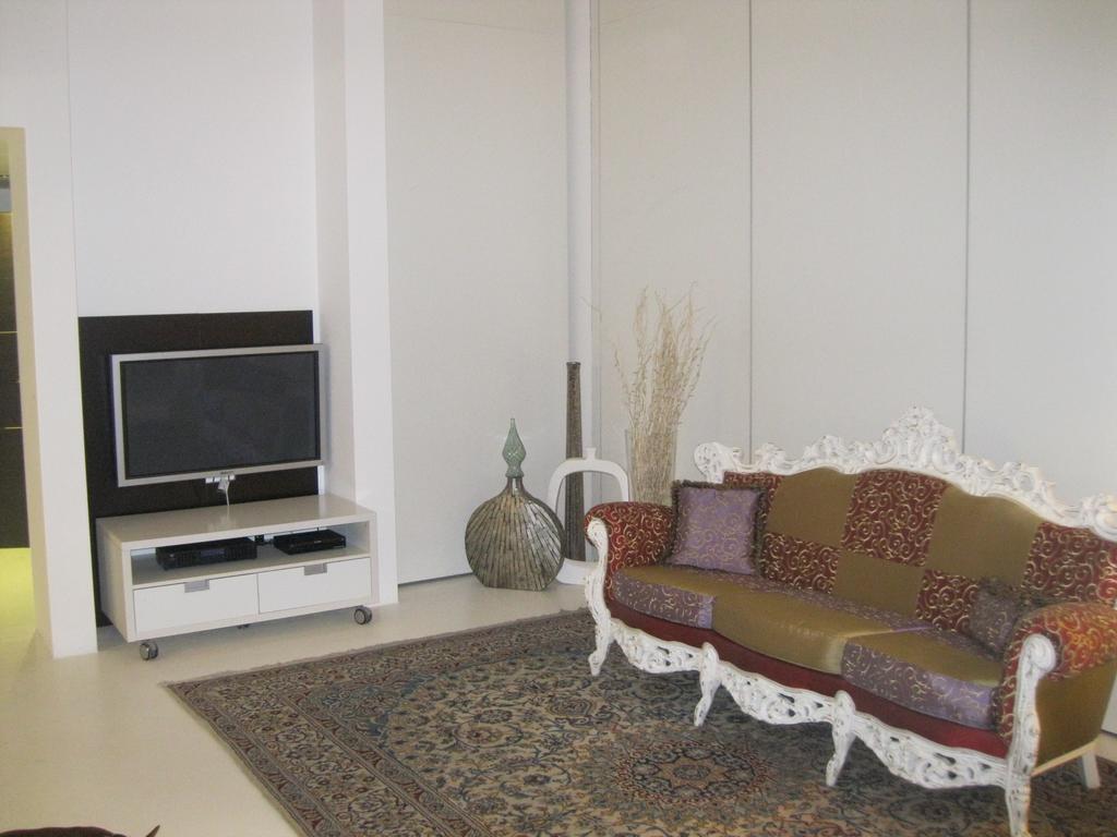 Deluxe King Studio