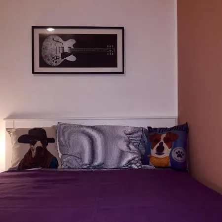 Cosy 2 Bedroom Apartment-3